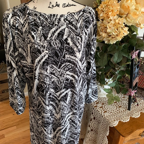 DRESS - Picture 2 of 3